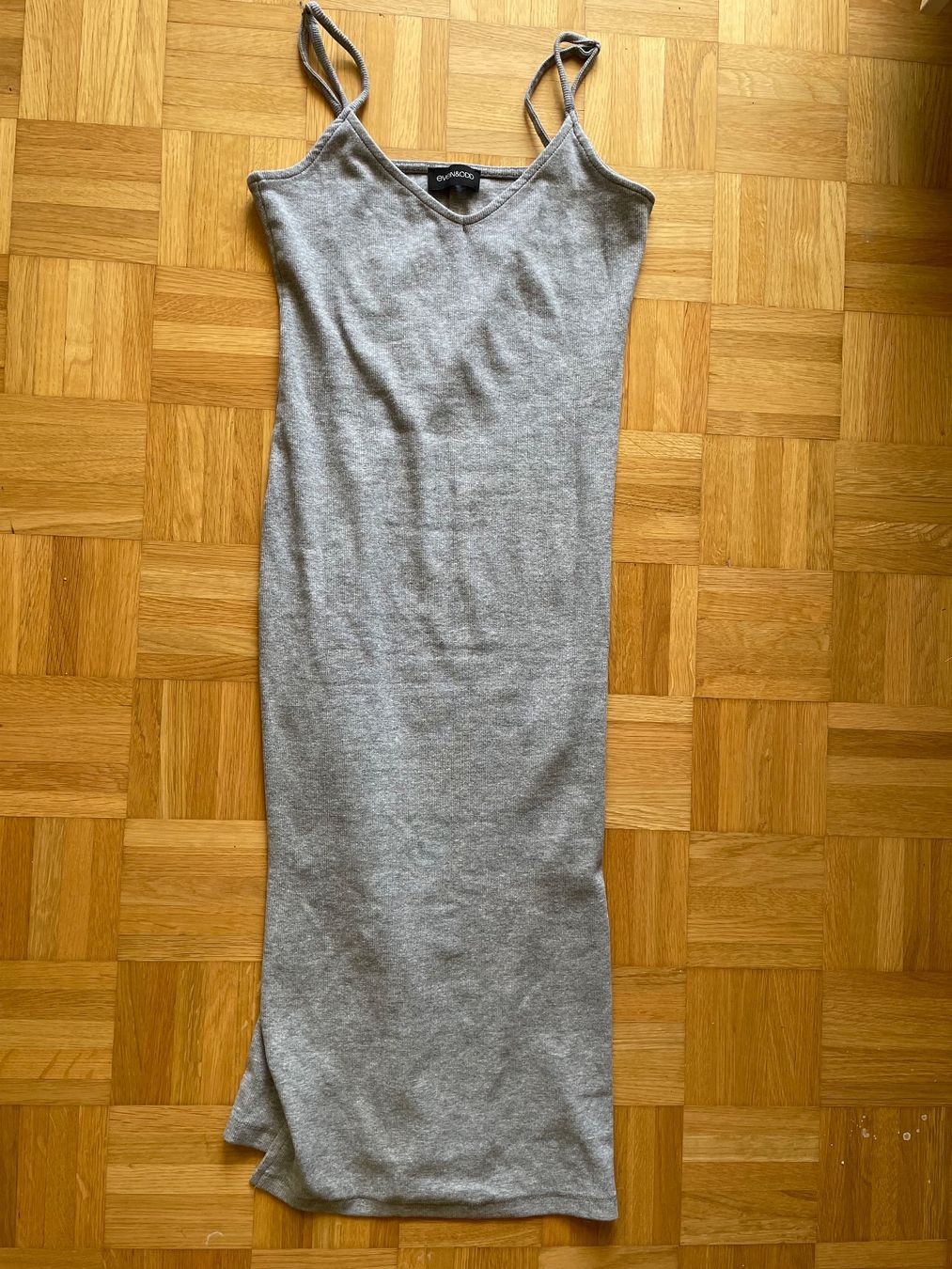 Kleider: Graues Jersey Maxikleid mit Spaghettiträger Even&Odd – Neu (gemäss Beschreibung) aus Winterthur von elorianina