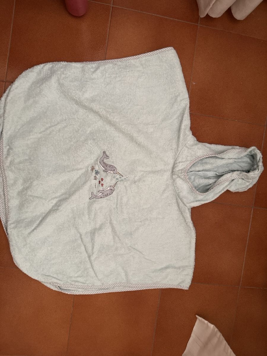 Autres vêtements femmes: Poncho Alana environ 3 ans  – D'occasion à Montreux par canori