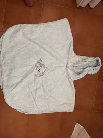 Poncho Alana environ 3 ans 
