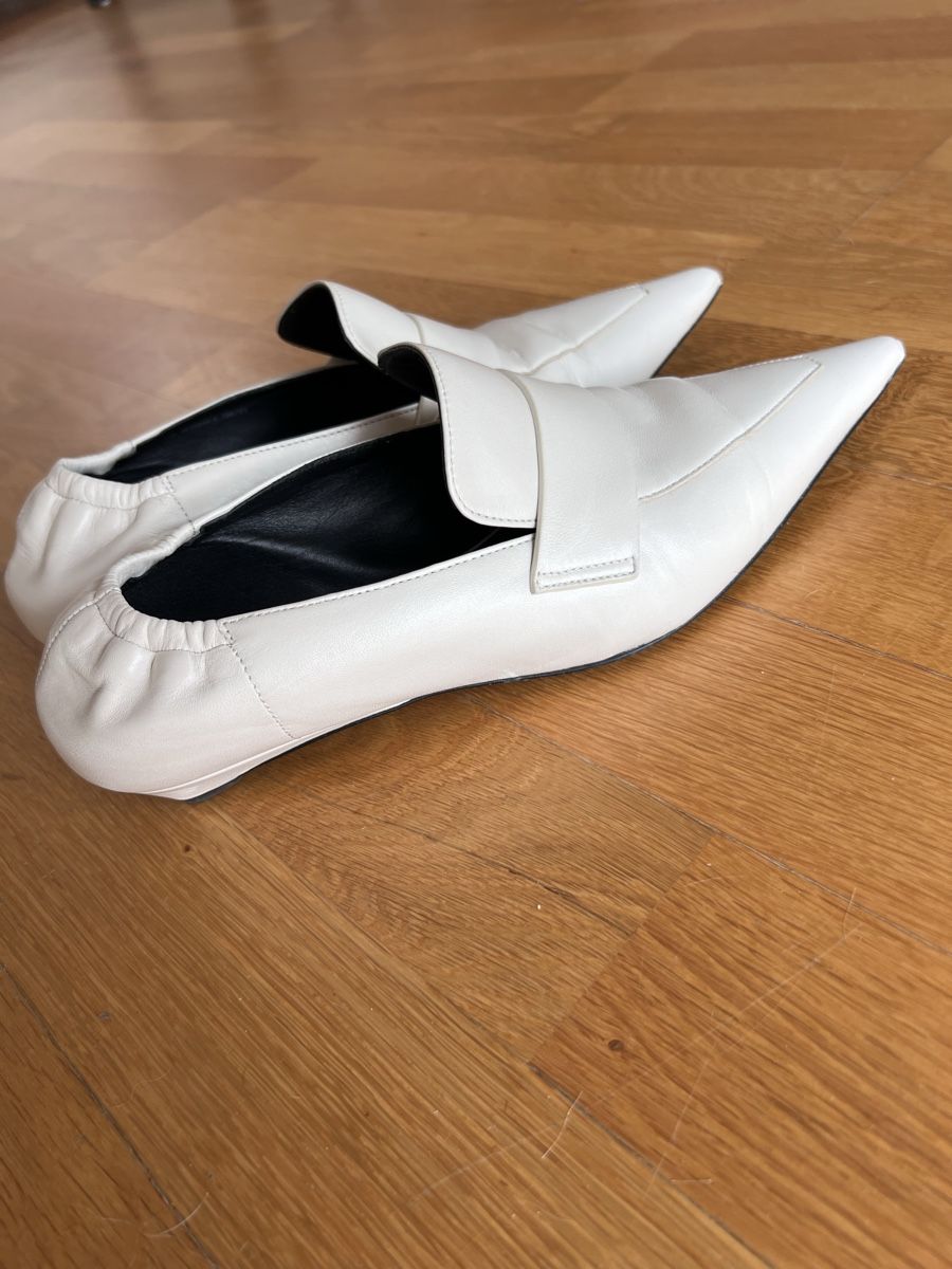Off-White Scarpe da donna: COS Leather Pointed Loafers - Size 38 - Off-White – Usato da Goldau venduto da Kseniya123