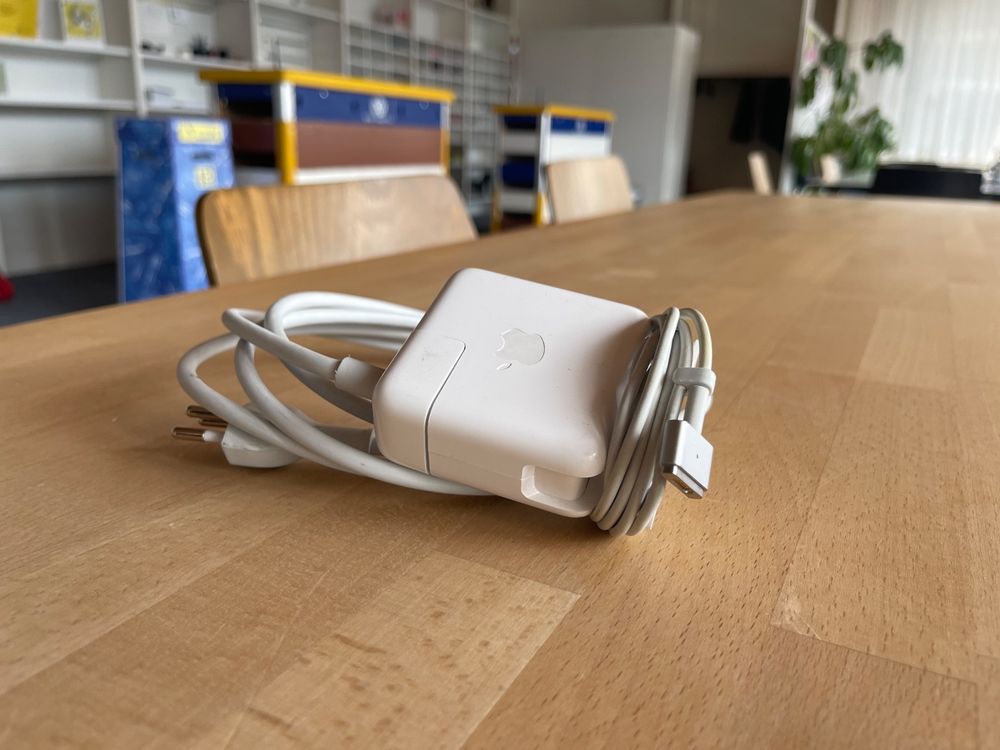 45 W MagSafe2 Power Adapter! (Gebraucht) in Schänis für CHF 25 – mit ...