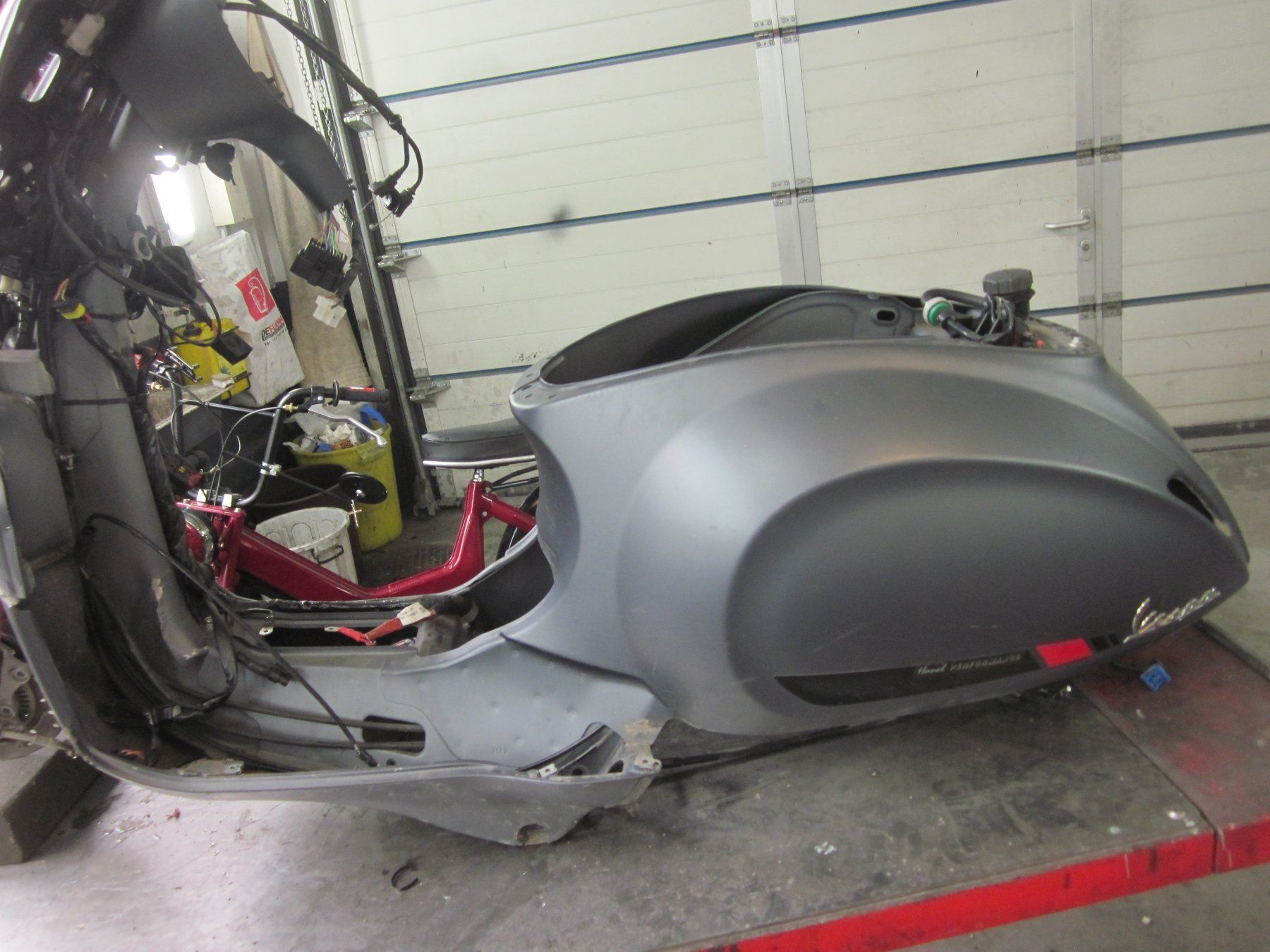 Vespa Scooter: Chassis Vespa Sprint mit Ausweis – Usato da Laupen BE venduto da Satarra