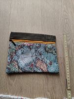 Handgemachte Clutch mit Weltkarte - Unikat!