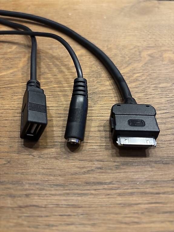 Cavi: Mercedes Media Interface Kabel USB AUX iPod Original – Usato da Birr venduto da Vergi_01 2