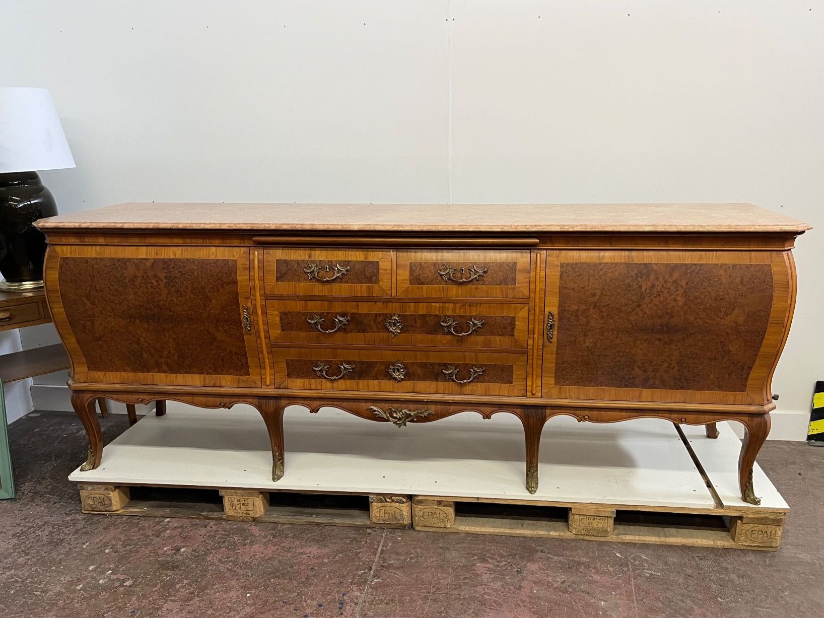 Credenze: Holz Sideboard/Buffet mit Marmorplatte – Usato da Luzern venduto da CaritasZentral