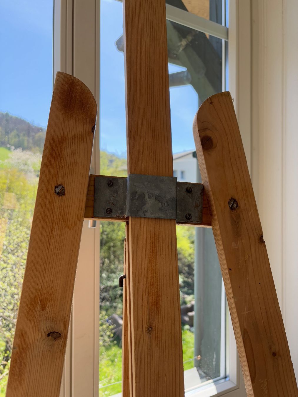 Cavalletti: Grosse alte Staffelei aus Holz – Usato da Laufenburg venduto da Heuguemperli111 2