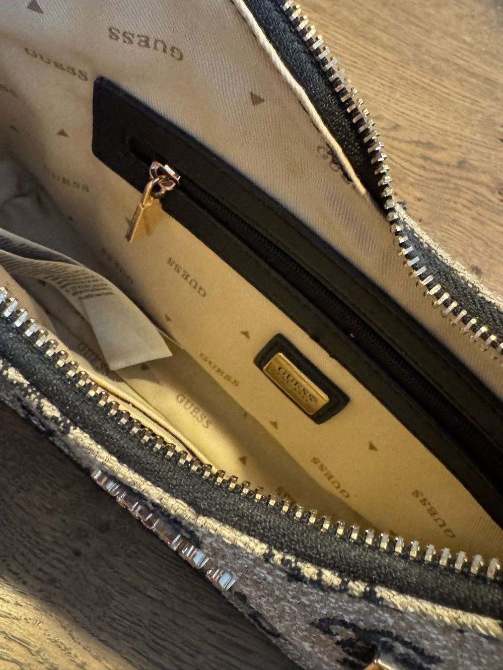 Guess Borse da donna: GUESS Handtasche - stylisch & gepflegt – Usato da Bonstetten venduto da mheer 2
