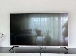 Philipps 4K Ultra Slim ELED TV 49" mit Ambilght