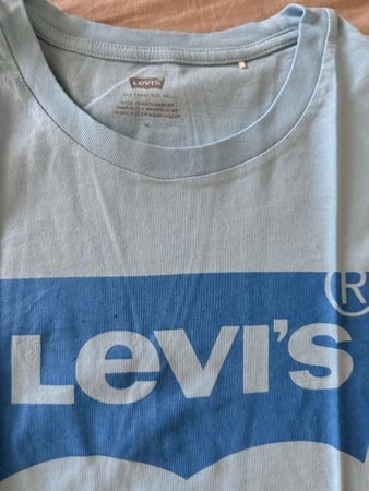 Levi's T-Shirt, hellblau, Grösse M, neuwertig für den Sommer