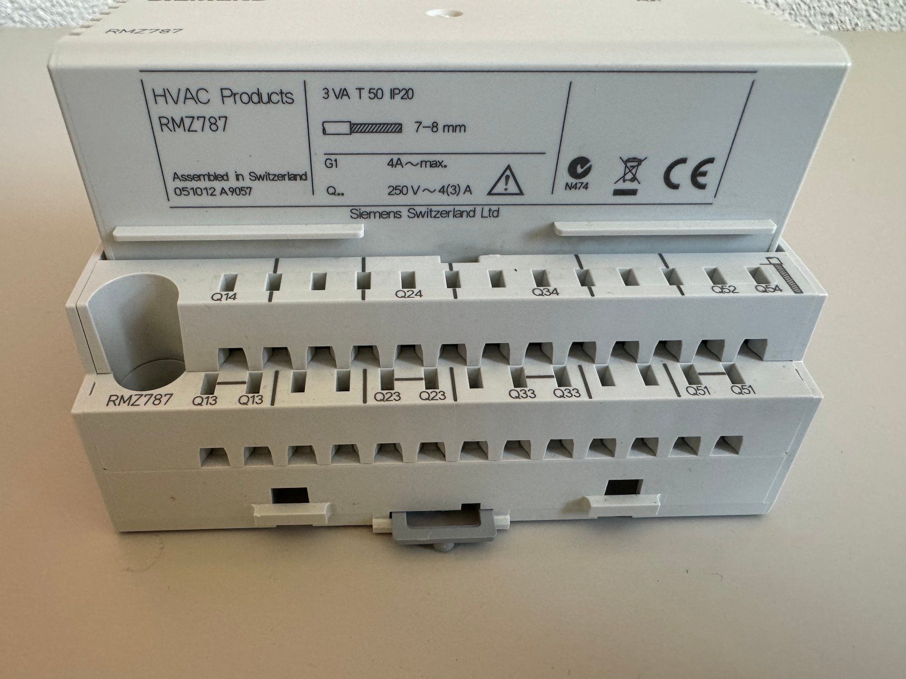 Siemens Componenti elettronici: Siemens-KNX RMZ787 Universalmodul – Usato da Trimbach venduto da ORTHOPORT 1