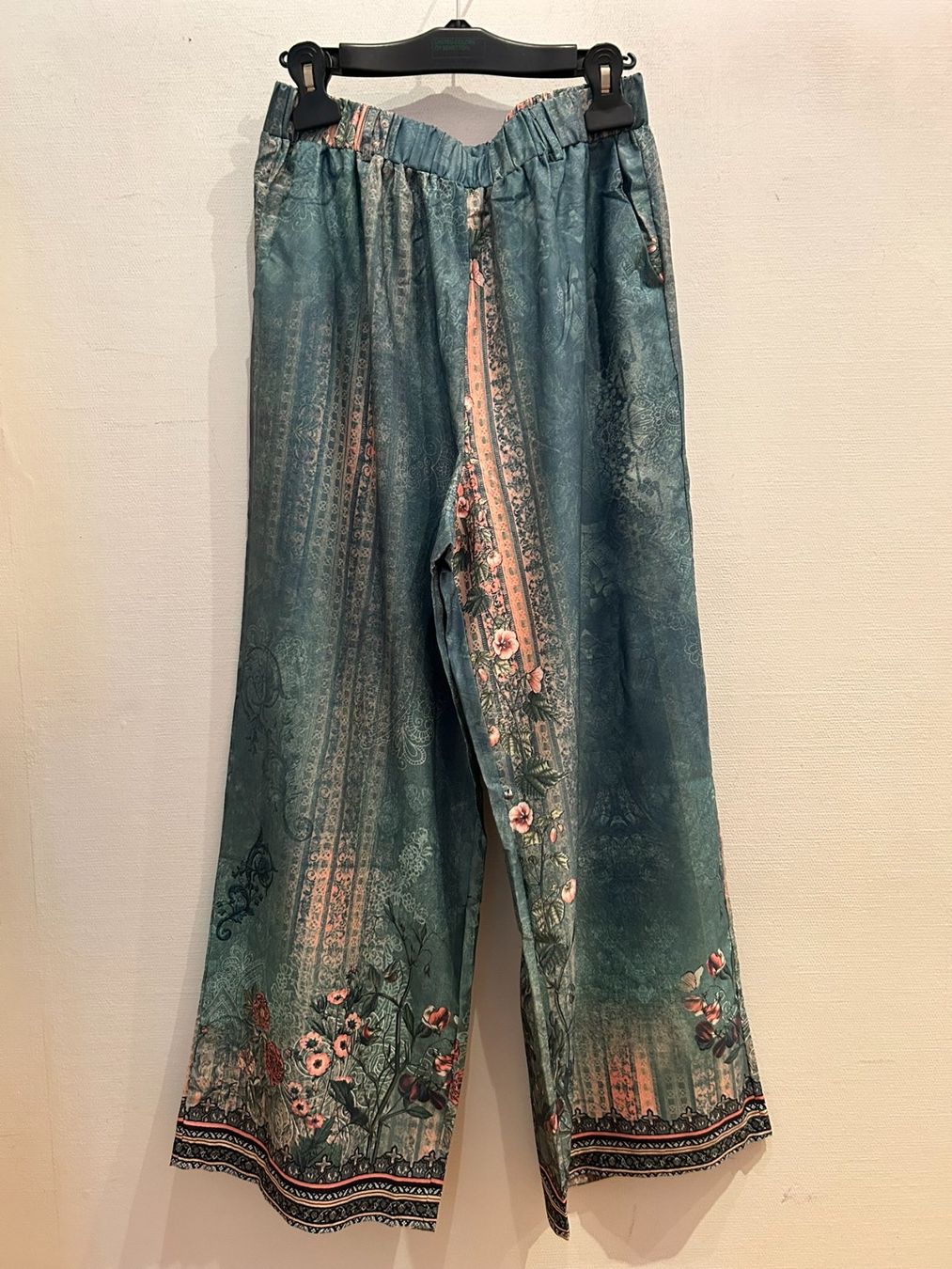 Lotti di vestiti: Ensemble pantalon décontracté et fluide T/L – Nuovo (secondo la descrizione) da nyon venduto da Lbabi 3