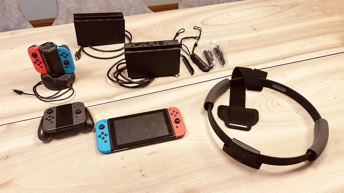 Nintendo Konsolen: Nintendo Switch Koplett-Set, 6 Joy-Con, 2 Docks, Ring-Con – Gebraucht aus Bern von Riks