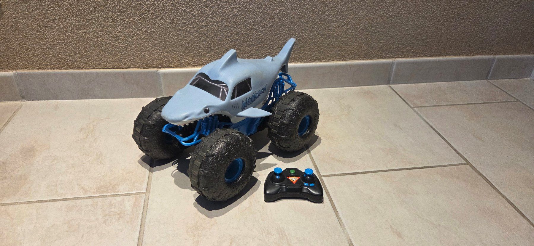 Jouets: Ferngesteuertes Spielzeug Auto – D'occasion à Widen par Cariff