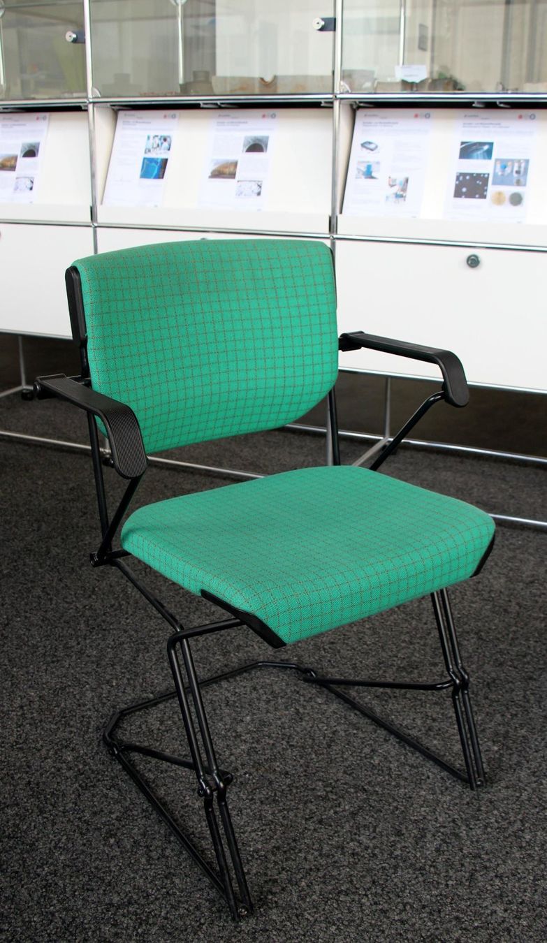 Set di tavolo e panche: Stühle mit Tisch – Usato da Winterthur venduto da sab_6p5t 1