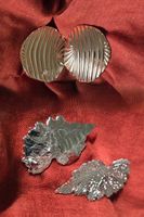 Zwei einzigartige Ohrschmuck-Sets + charmanten Holzschatulle