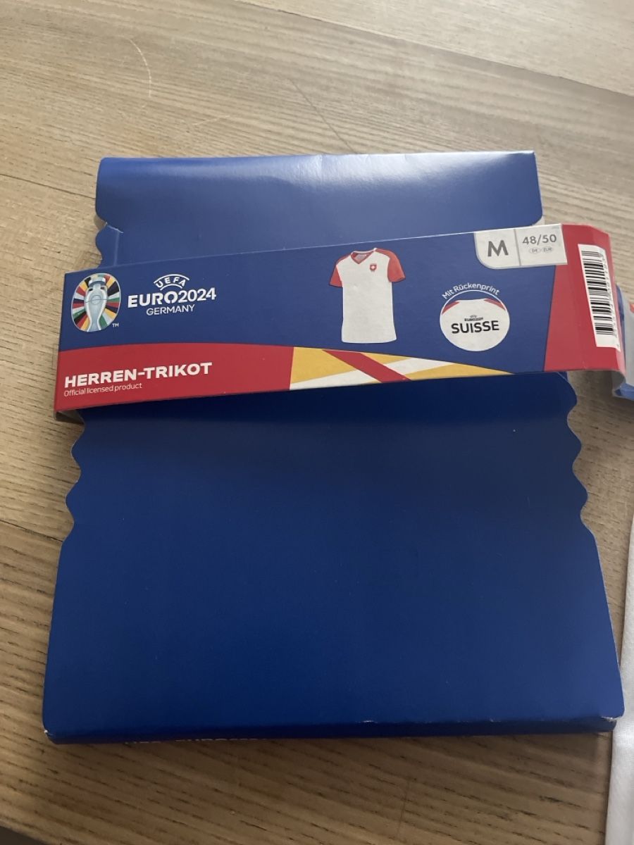 Canottiere & Pantaloni: Schweizer Herren Trikot Euro 2024 M – Nuovo (secondo la descrizione) da Winterthur venduto da Albani5 1