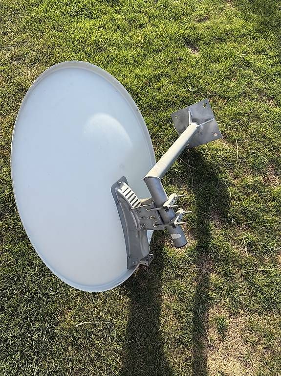 Parabola satellitare: Satelitenschüssel ca. 70 cm mit Doppel-LNB – Usato da Villigen venduto da Primavera05 1
