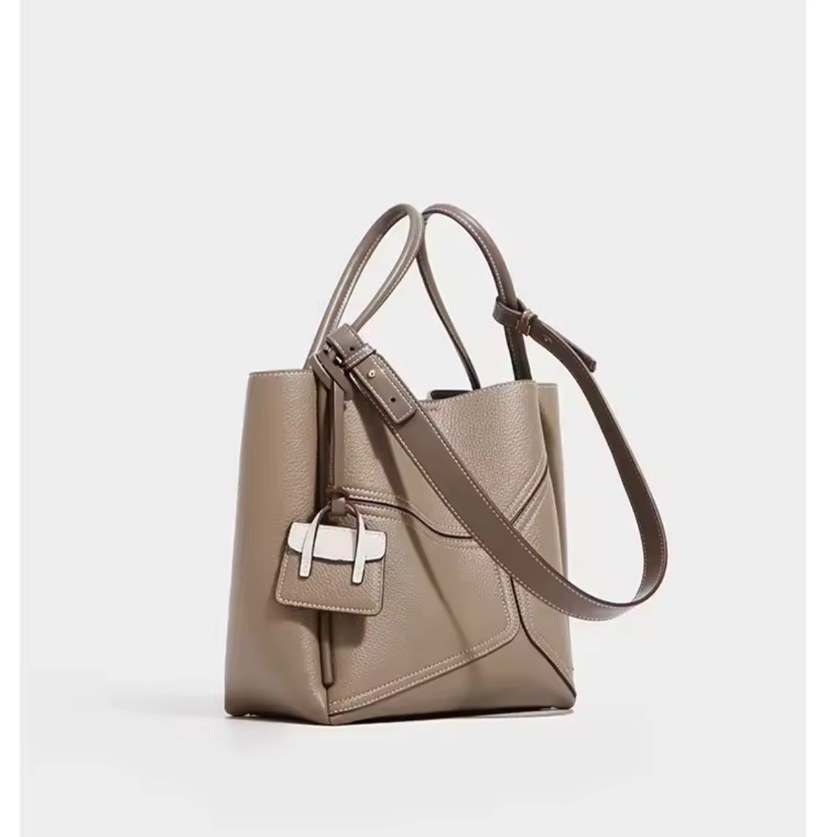 Borse da donna: Sac cuir gris neuf – Nuovo e nell'imballaggio originale da Carouge GE venduto da Myr_hbt9 1