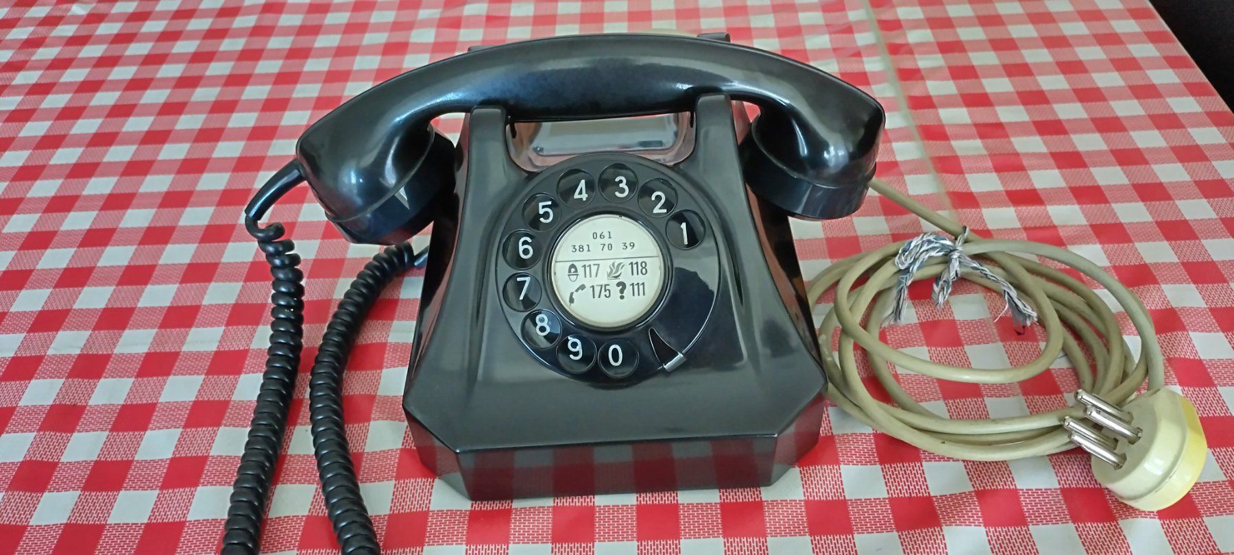 Téléphones: Tischtelefon – D'occasion à Liestal par waeckerli