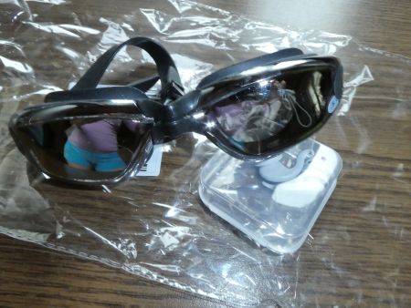 Schwimmbrille mit Sehstärke und Ohrstöpsel