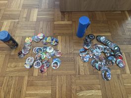 Lot de POGs divers avec deux tubes de rangement etat usage