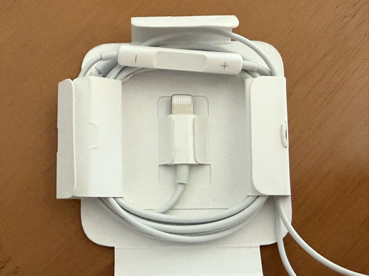 Apple Cuffie: Écouteurs filaires Apple Lightning – Usato da Morrens VD venduto da YannD02 3
