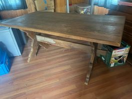 Massiver Eichen-Esstisch ab CHF 40.00