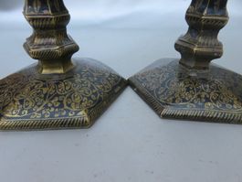 1 PAAR ANTIKE LEUCHTER BRONZE GEGOSSEN / NIELLO ? LACK ?