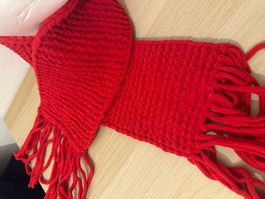 Handgestrickter Schal - Leuchtendes Rot mit Fransen