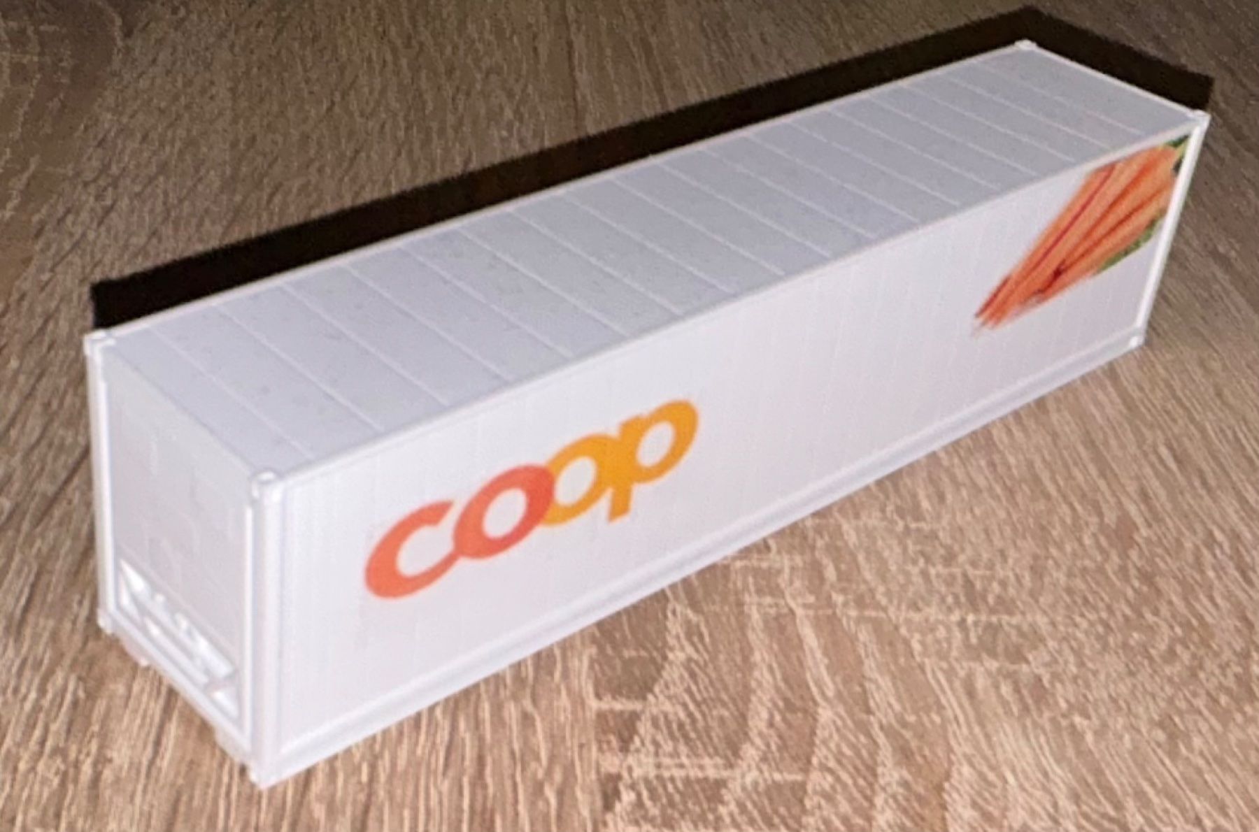 Roco Modellini di ferrovie: 1:87 Coop Kühlcontainer 45ft Karotten – Nuovo e nell'imballaggio originale da Belp venduto da AEMA-Modellbau 1