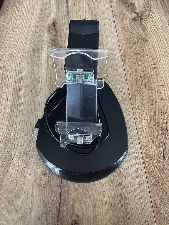 Docking station: PS4 Controller Ladestation Dual Dock (ohne Controller) – D'occasion à St. Gallen par RubenPF
