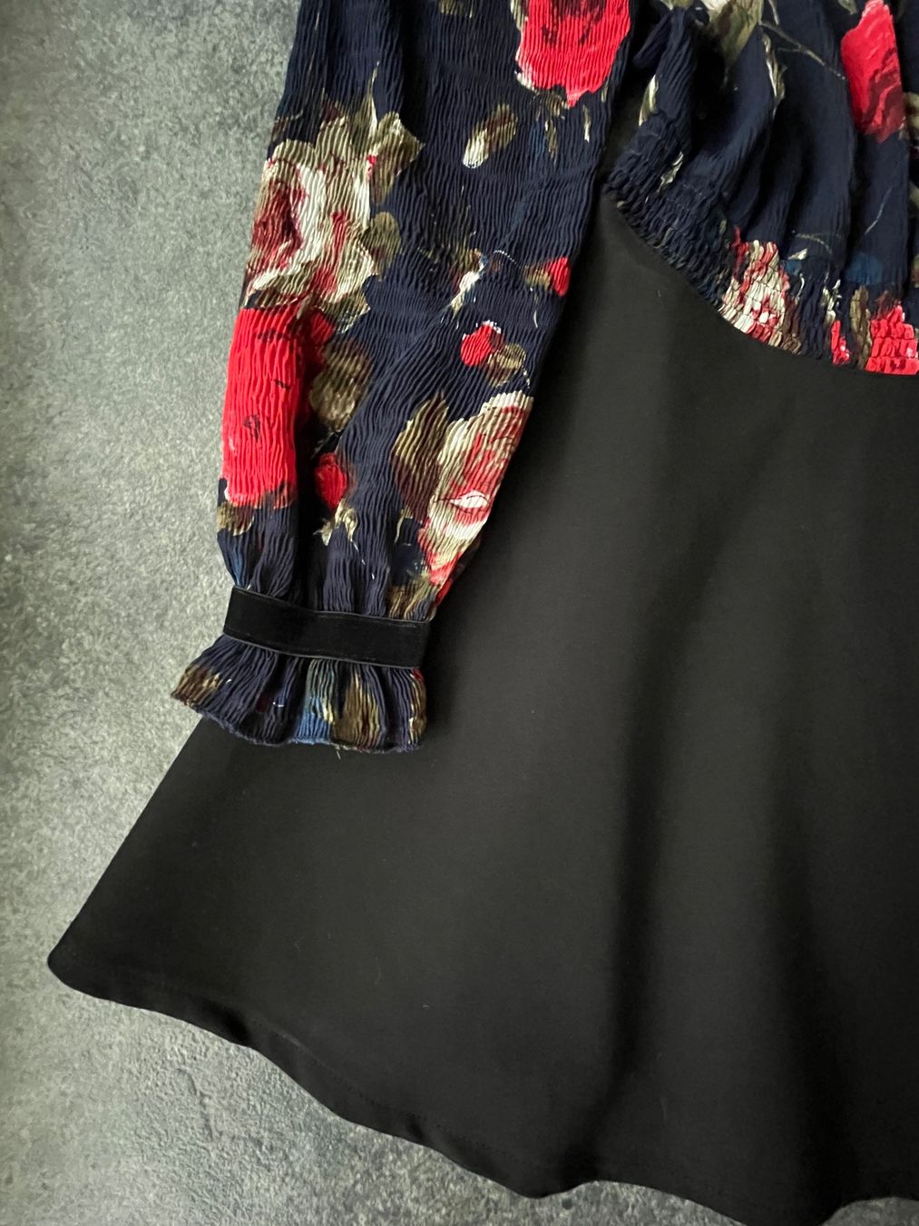 Vestiti: Damen mit Marineblauem Blumenmuster - Größe L – Usato da Kilchberg ZH venduto da Ch.C 4