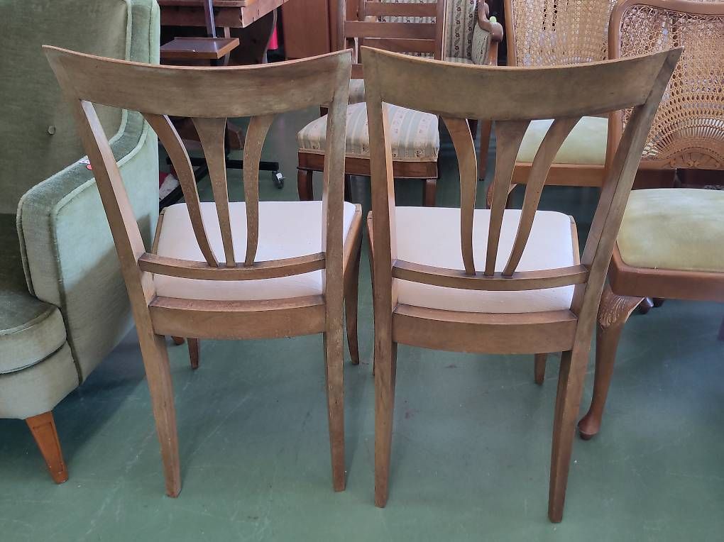 Stühle: Biedermeier Stühle 2er Set mit weissem Stoffbezug – Gebraucht aus Pratteln von Cartonsducoeur_bl 5