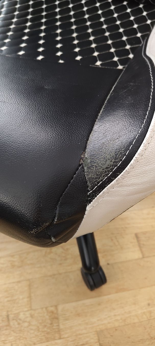 Noblechairs Stühle: Noblechairs Gaming-Stuhl – Gebraucht aus Luzern von Lorro 3