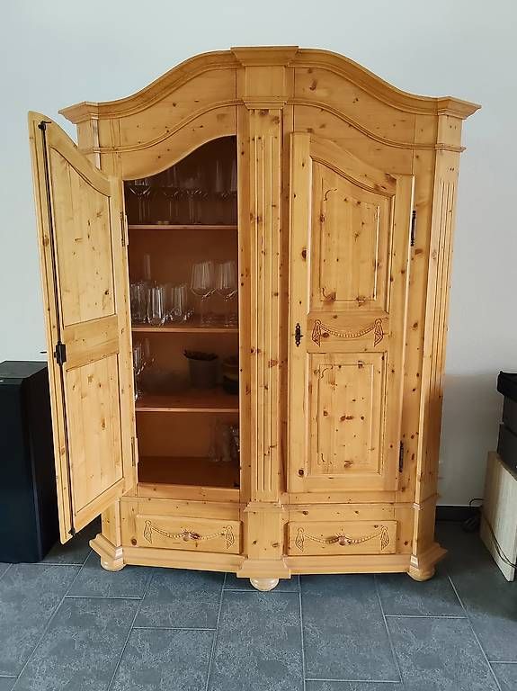 Armoires: Holzschrank / Bauernschrank – D'occasion à Rickenbach BL par eslolu 1
