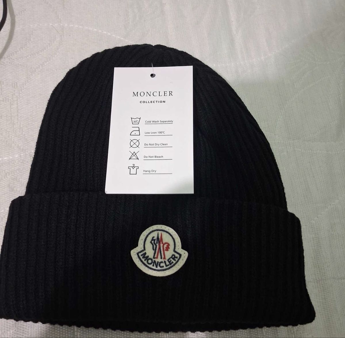 Moncler Hüte, Mützen & Caps: Bonnet Moncler  – Neu und originalverpackt aus Neuchâtel von xiao_bei