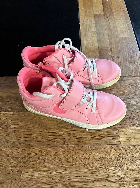 Scarpe da donna: Chaussure taille 38 – Usato da Saxon venduto da Sebdem 1
