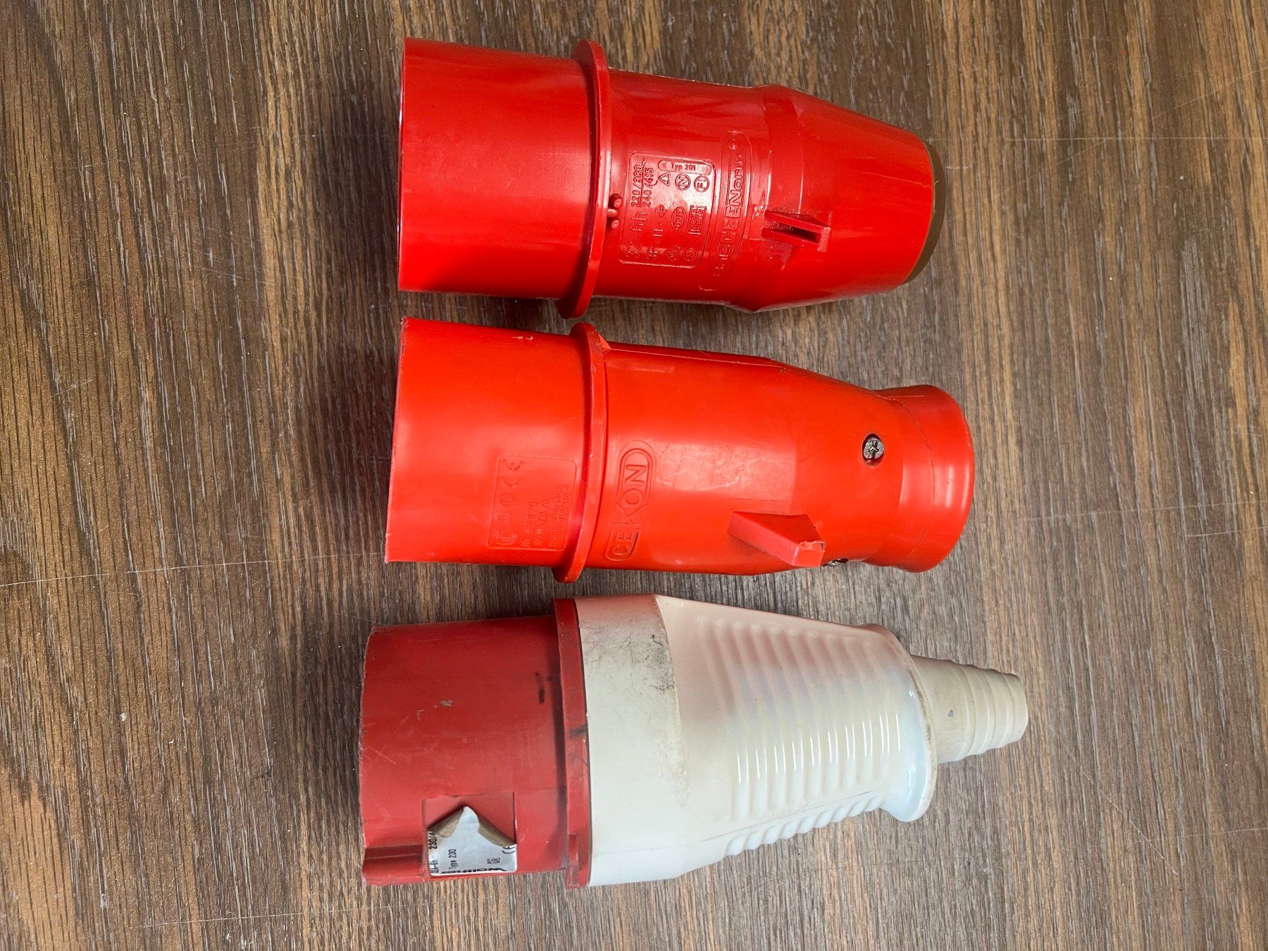 Fiches d'alim.: Stecker 400V-6  32A – D'occasion à Inkwil par Edylive