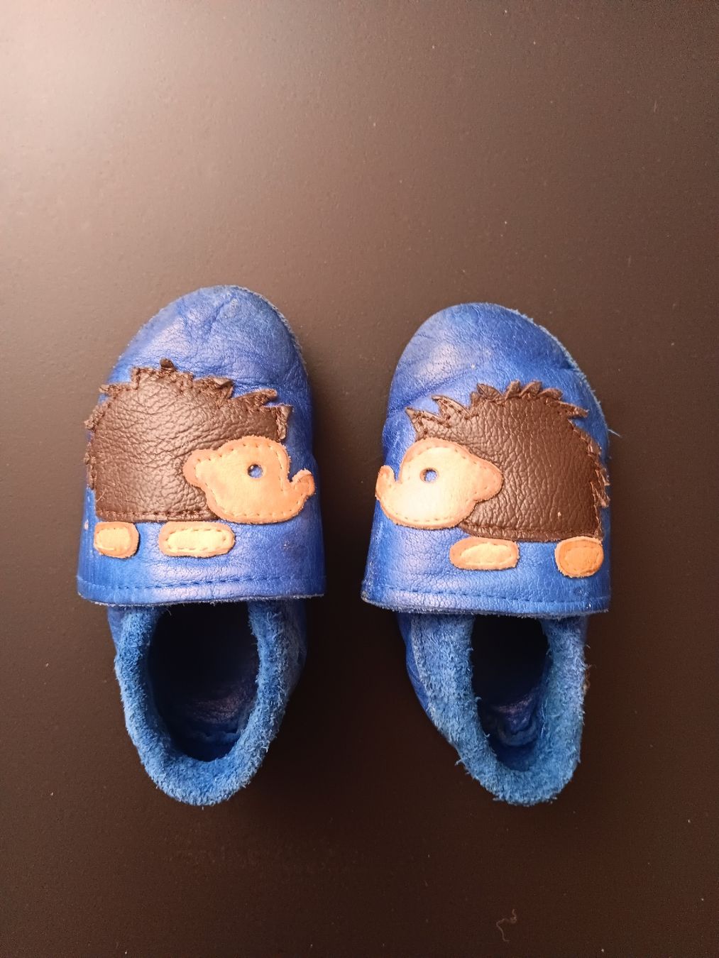Scarpe per ragazzi: Pantoufles en cuir pour bébé taille 18-19 – Usato da Lausanne venduto da Grabock