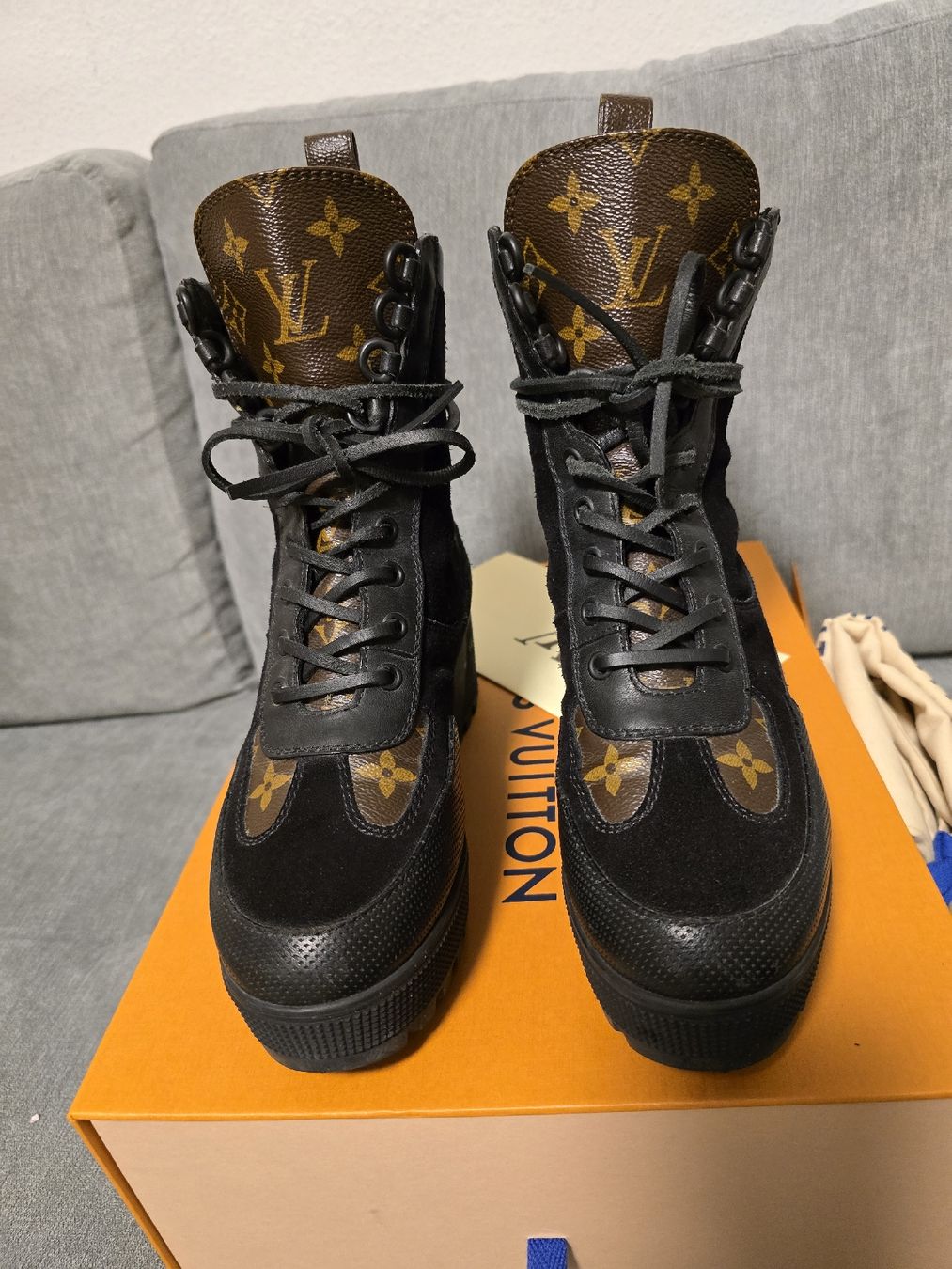 Louis Vuitton Scarpe da donna: LV Laureate Boots Gr. 37 Monogram Canvas VERSAND MÖGLICH – Usato da Dietikon venduto da Kaska2020 2