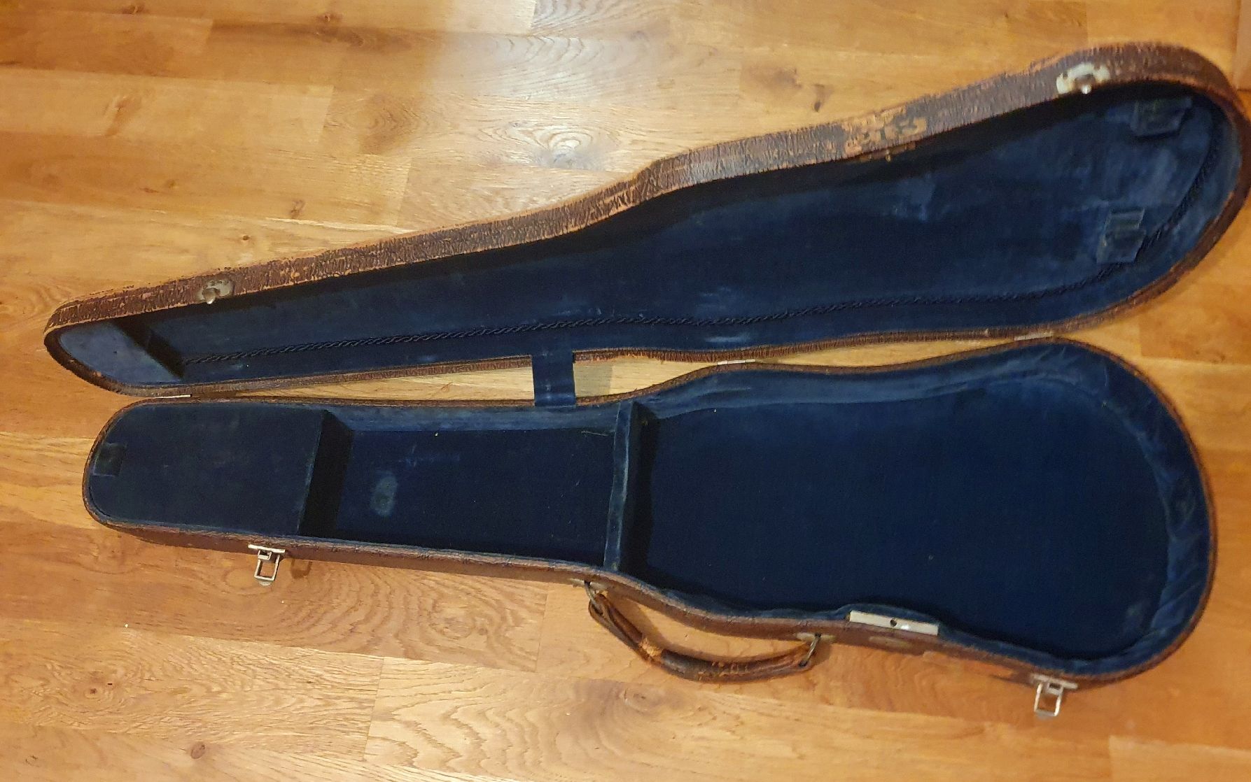 Musikinstrumente: antiker 4/4 Violinkoffer mit Reiseklebern – Gebraucht aus Zürich von Philotimo 1