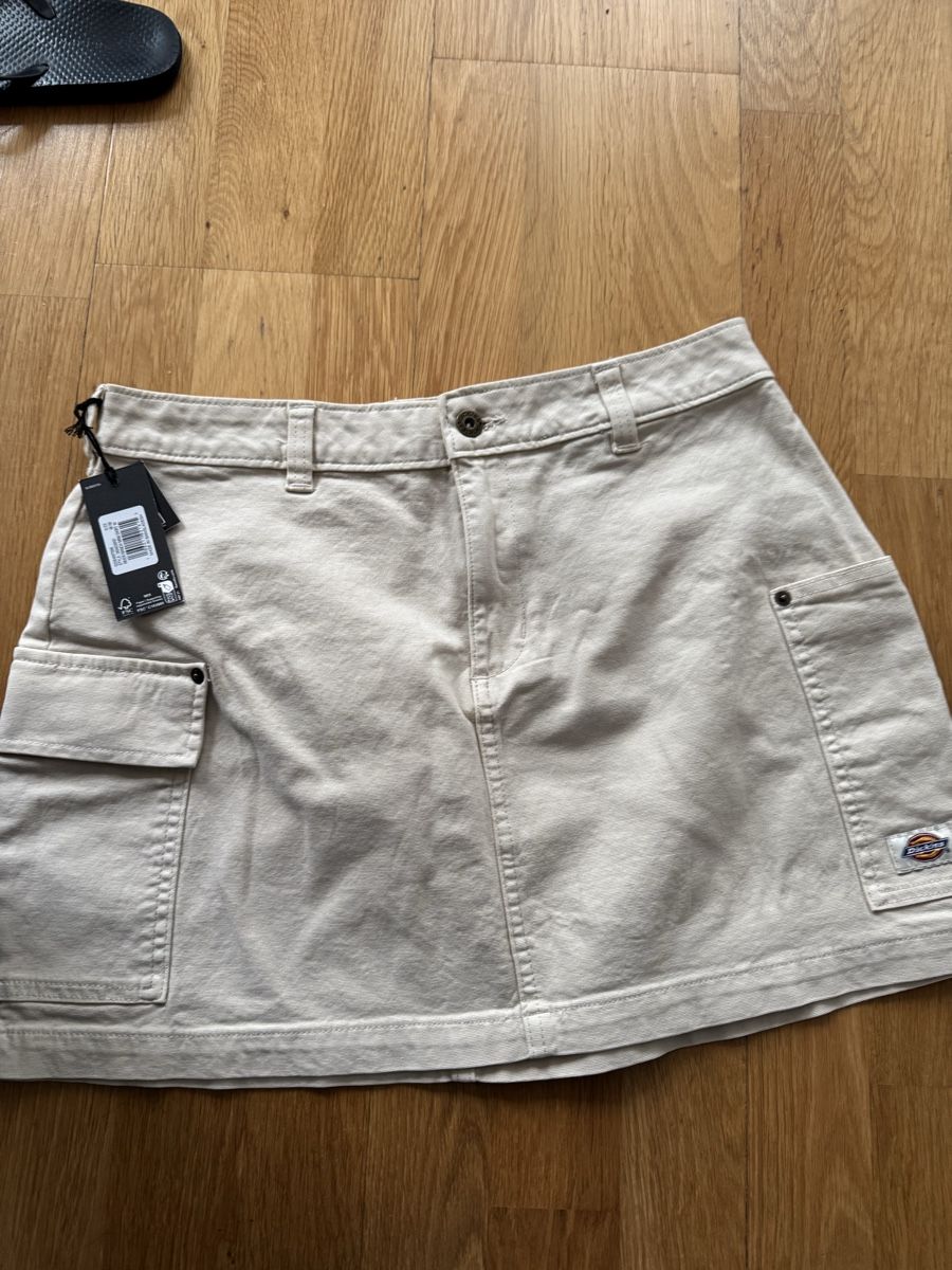 Gonne: Dickies skirt – Nuovo e nell'imballaggio originale da Bern venduto da FashionK92