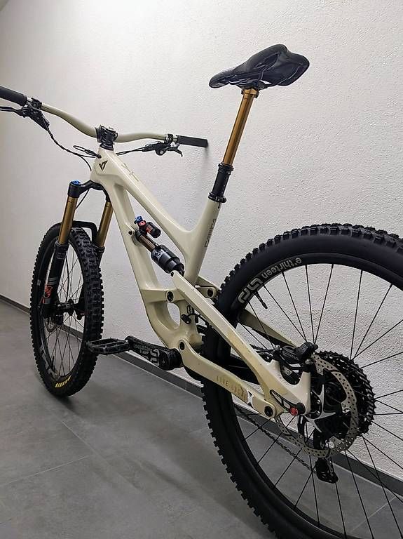 Vélos: YT CAPRA 27 CF Pro Race - Large - Eggshell – D'occasion à Stans par Blackspeedy 2