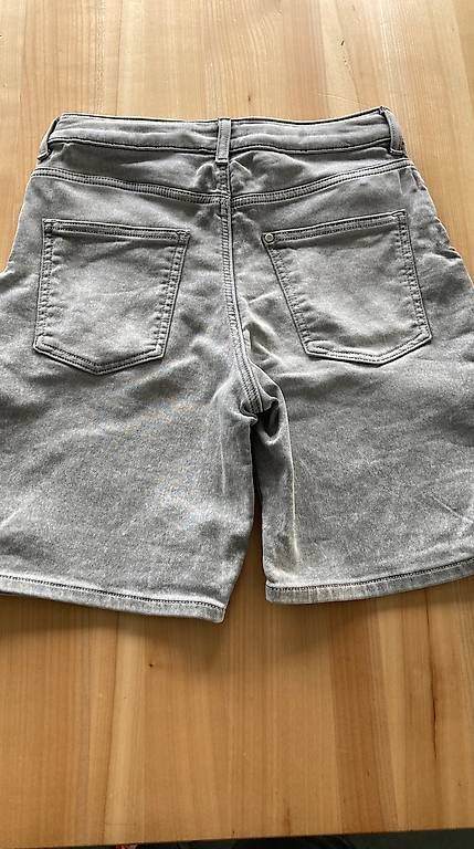 Jeans: Shorts Jeans grau neuwertig  – Gebraucht aus Frauenkappelen von ann_65rk