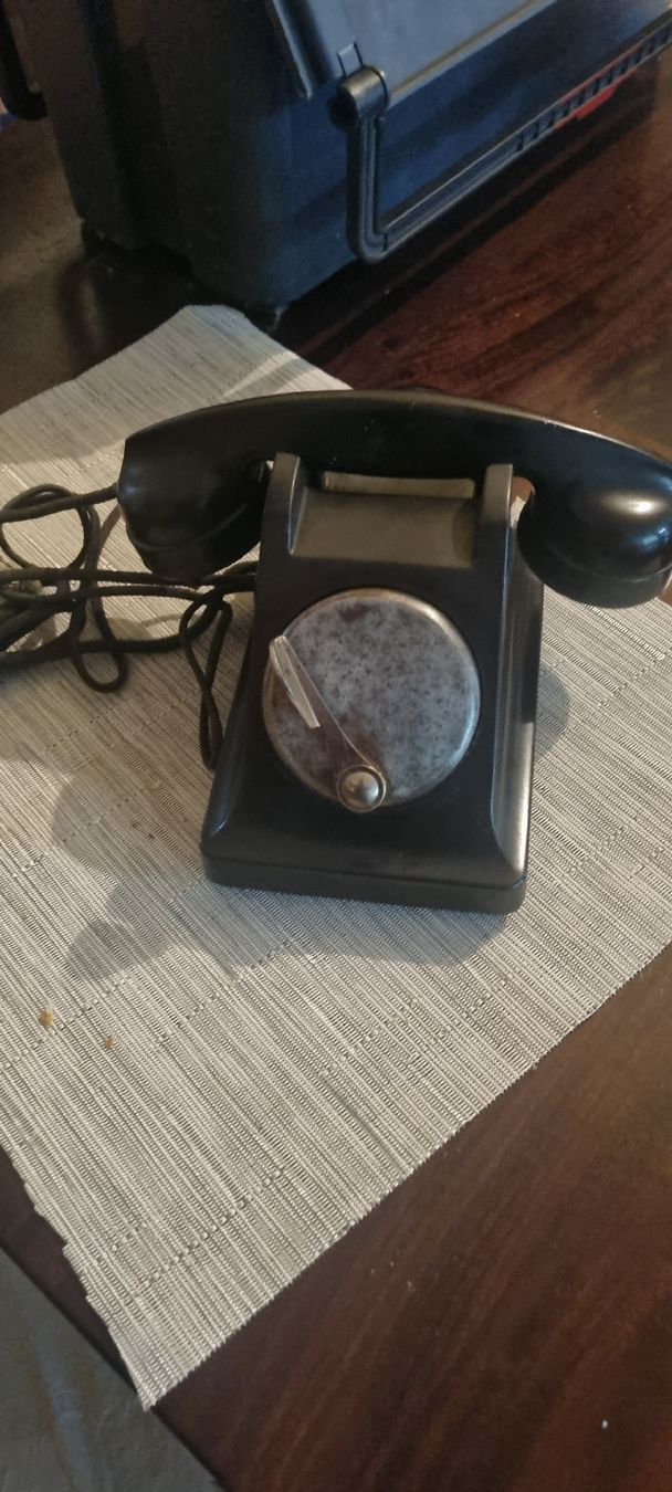 Téléphones: Französisches Telefon, 1950er – Défectueux à Basel par Jcva 7