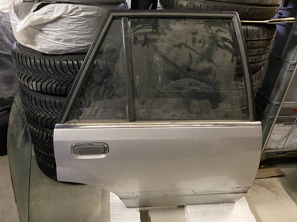 Opel Tutti pezzi di ricambio auto: Opel Senator A Türen Heckklappe Haube – Usato da Bern venduto da bieter-1 2