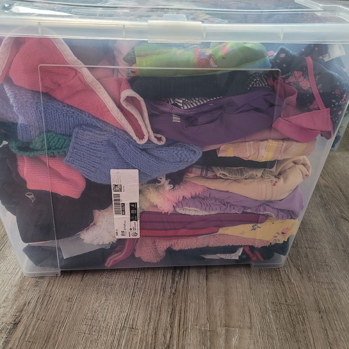 Kleiderpakete & -sets: Mädchen Kleiderpaket Kiste voll 98/104 – Gebraucht aus Niederbuchsiten von klengyel 1