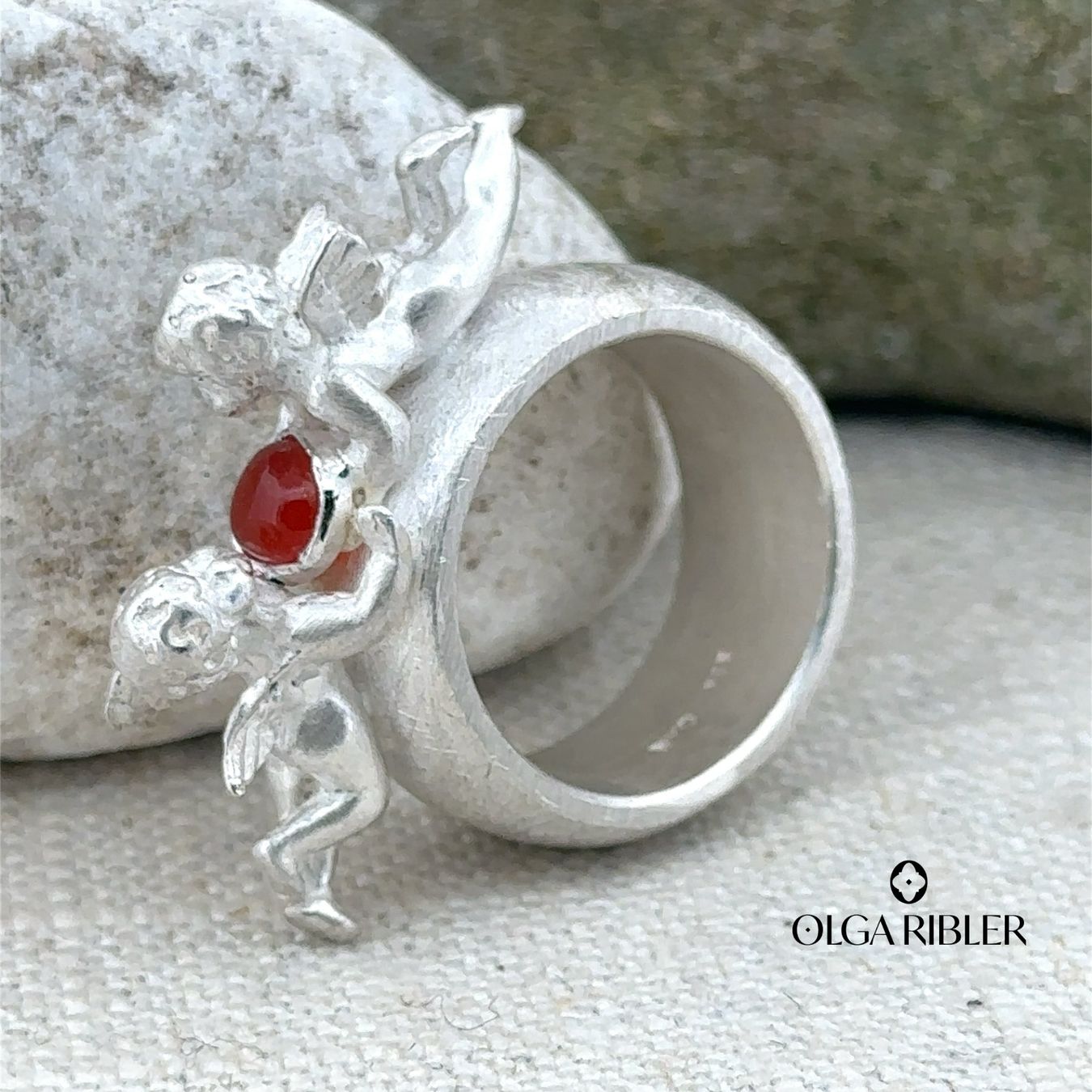 Olga Ribler Anelli: Silber Ring 925 mit Engeln und Carneole Grösse 55 – Nuovo (secondo la descrizione) da Luzern venduto da Schmuckoutlet