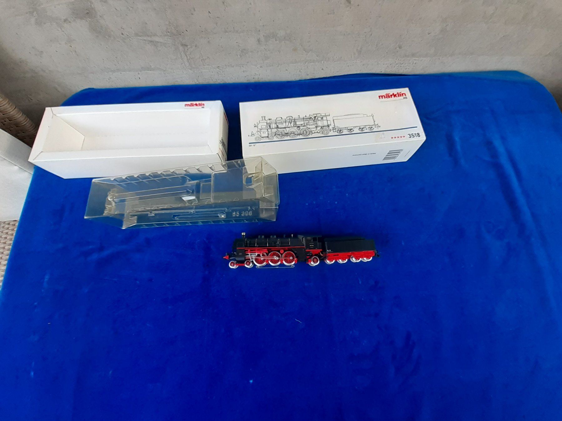 Märklin Modellini di ferrovie: Märklin 3518 BR Rheingoldlok H0 – Nuovo (secondo la descrizione) da Arbedo venduto da aladino666