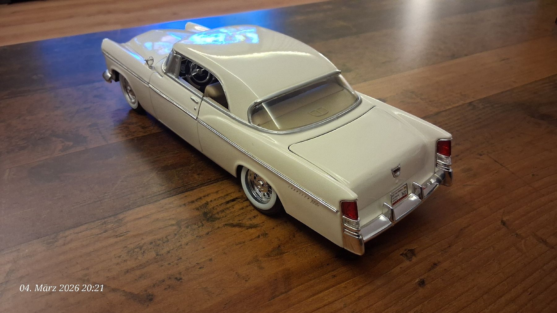 Maisto Modellini d'auto: Chrysler 300B 1:18 – Nuovo (secondo la descrizione) da Wolfenschiessen venduto da 2-stroke-garage 2